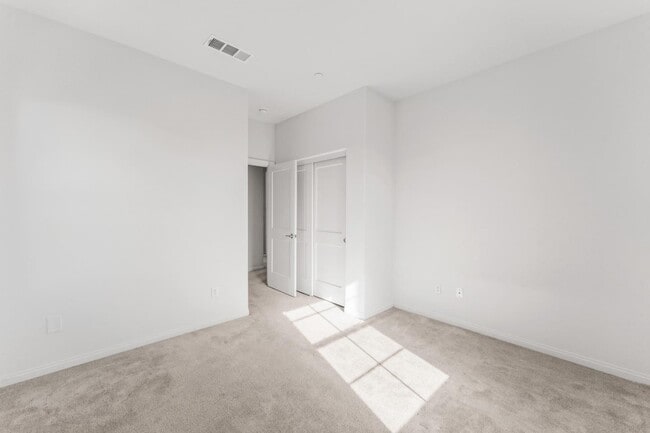 Building Photo - 3915 E Fincastle St