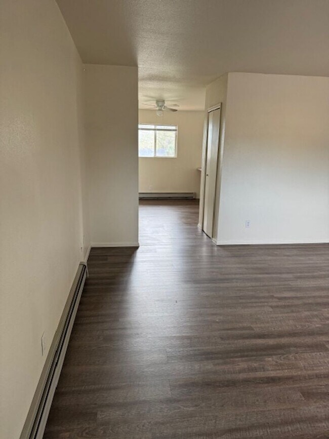 Building Photo - 2108 E 14th St