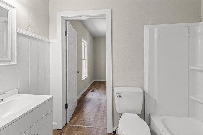 Building Photo - Charming 3 Bedroom, 2 Bathroom Home for Re...