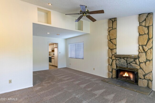 Building Photo - 966 E Morningstar Ln
