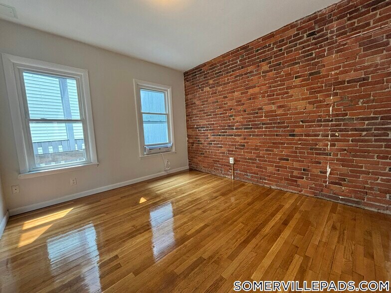 Building Photo - 164 Broadway