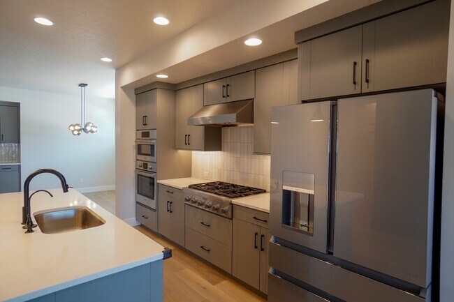 Building Photo - 3045 S Honeycomb Way