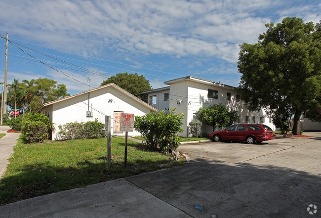 Building Photo - 1570 N Dixie Hwy
