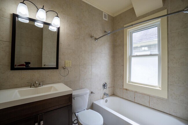 Building Photo - Newly Renovated 3 Bedroom -3 Blocks From C...
