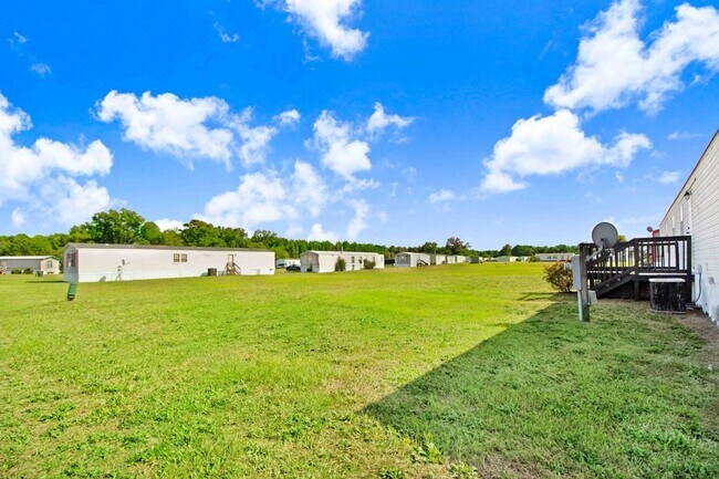 Building Photo - Newly Renovated! 3 Bedroom | 2 Bathroom Mo...