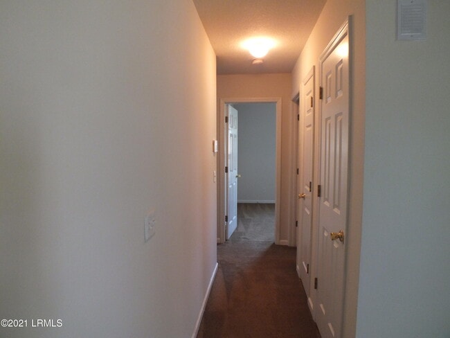 Building Photo - 255 Colony Dr