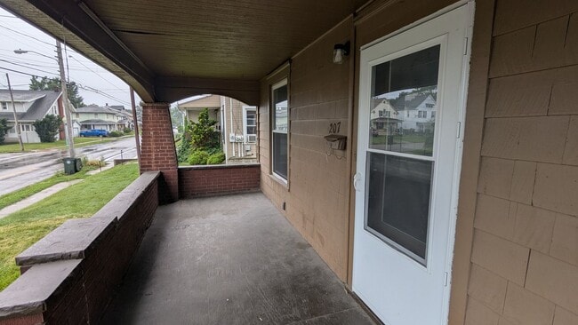Building Photo - Charming Home for Rent in Scenic Canton: Y...