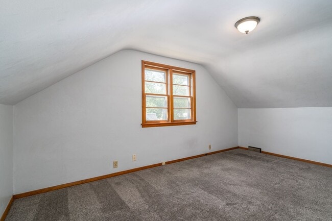 Building Photo - Single Family Home - Located Near Campus