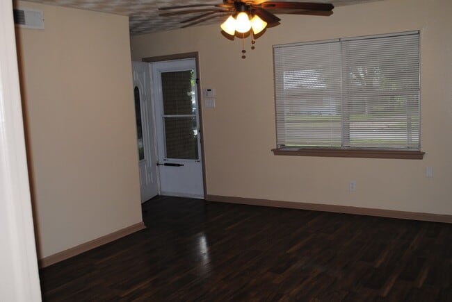 Building Photo - 623 Laurel St