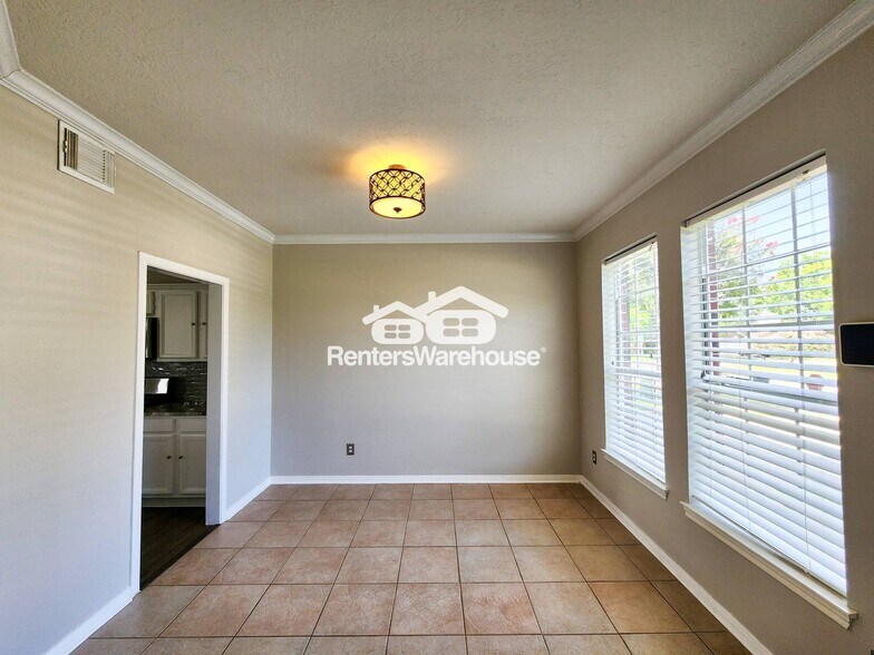 Building Photo - 2412 N Mission Cir
