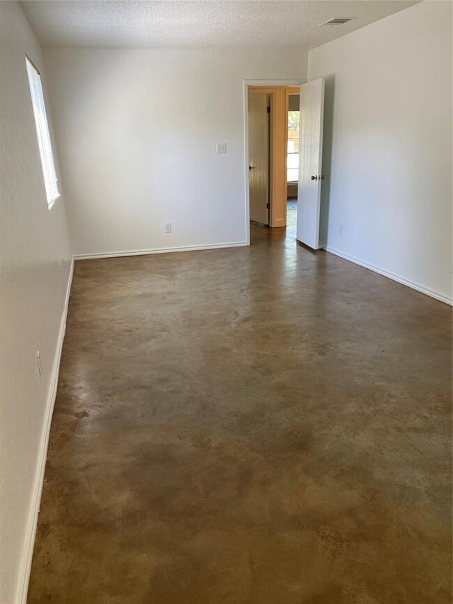 Building Photo - 2406 Broken Oak Dr