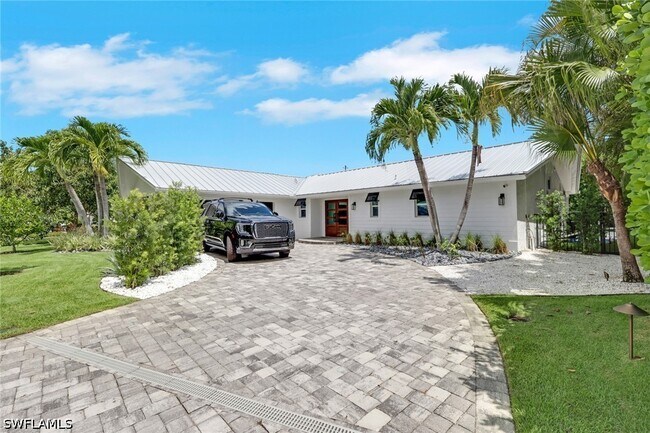 Building Photo - 765 High Pines Dr