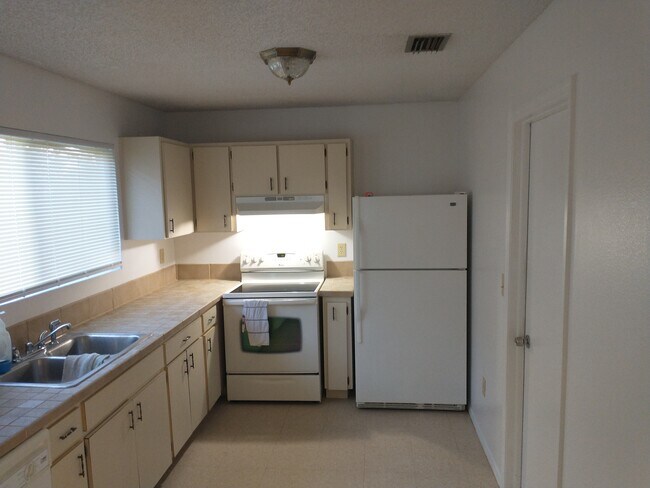 Building Photo - 1274 Schumann Dr