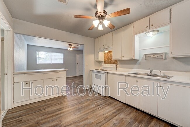 Building Photo - 9809 N McKinley Ave