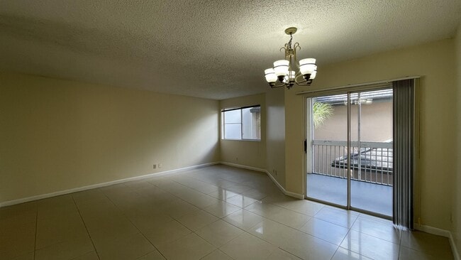 Building Photo - 9833 Westview Dr