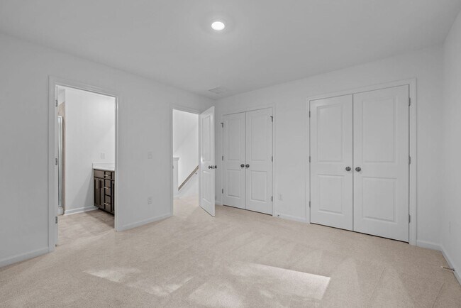 Building Photo - Gorgeous New Construction!  Updated Kitche...