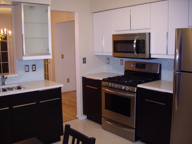 Building Photo - 238 Riveredge Dr