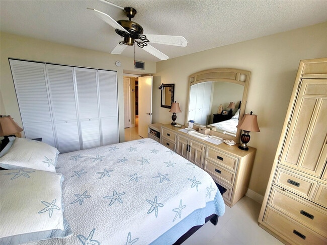 Building Photo - 1009 N Ocean Blvd