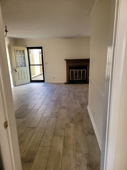 Building Photo - 255 Mayflower Ln N