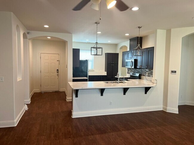 Building Photo - Dinuba House For Rent