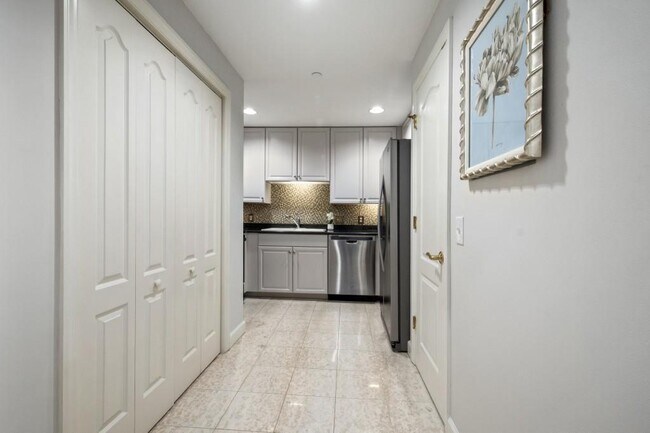 Building Photo - 195 14th St NE