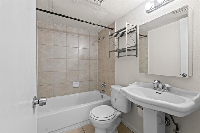 Building Photo - 2708 S 1st St