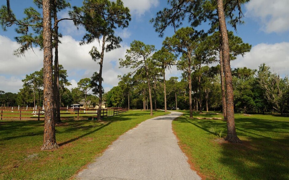 Building Photo - 8200 Ibis St