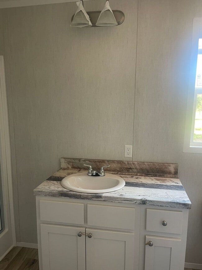 Building Photo - 291 Brookside Dr