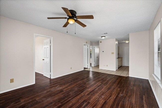 Building Photo - 4806 Russet Hill Dr