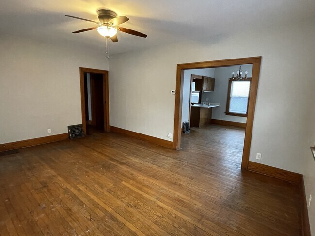 Building Photo - 205 Myrtle St