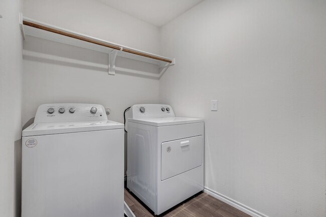 Building Photo - 3212 Perman Dr