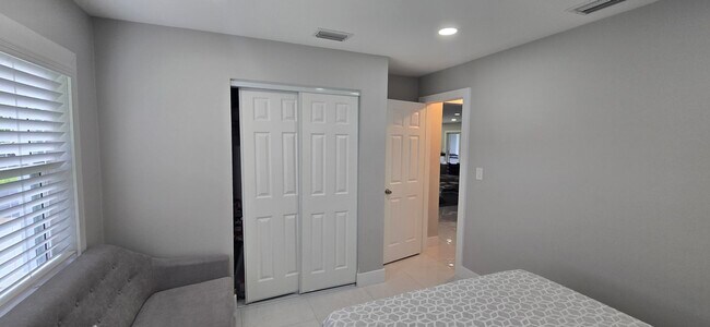 Building Photo - 288 NW 89th Ave