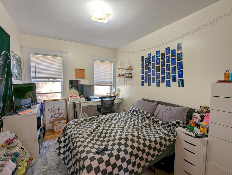 Building Photo - 28R Cherry St