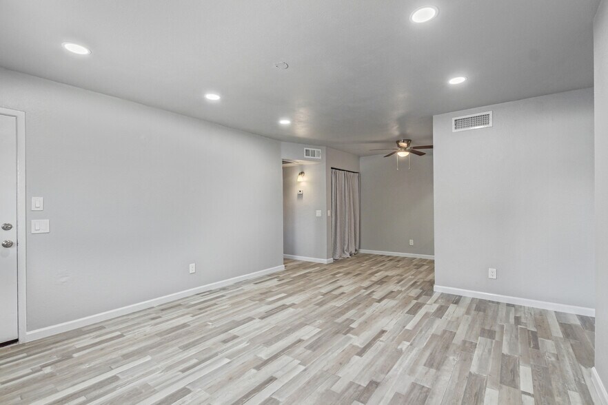 Building Photo - 2937 E Beck Ln