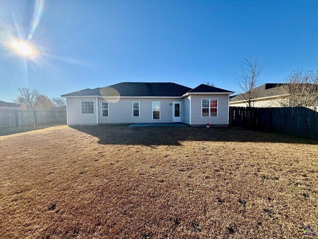 Building Photo - 105 Selena Ct