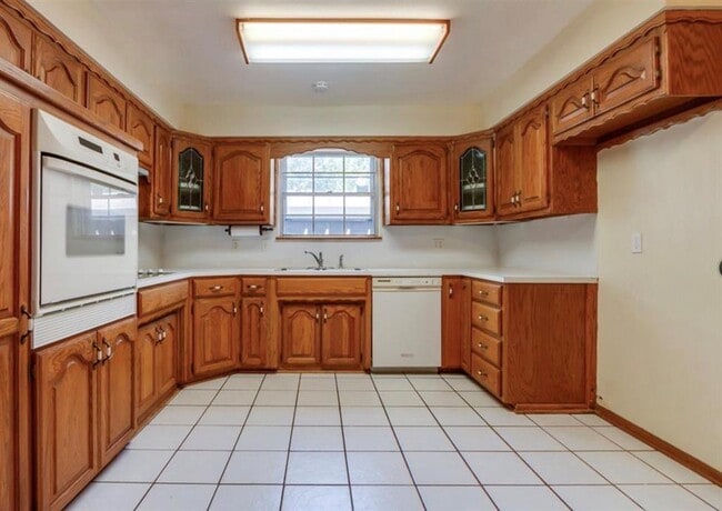 Building Photo - 4325 SE 12th St