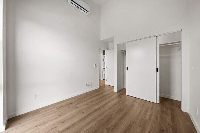 Building Photo - 2664 L St