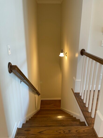 Building Photo - 144 Saint James Pl