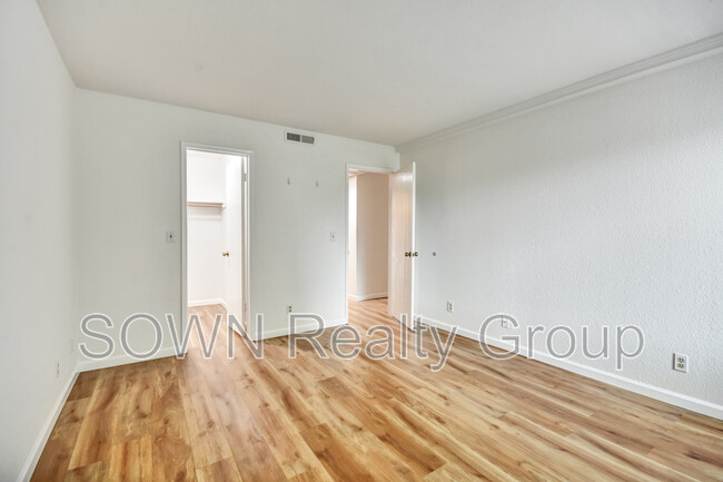 Building Photo - 4564 Waterville Dr