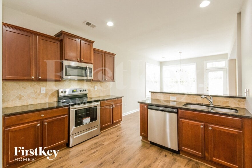 Building Photo - 5779 Chatham Cir NW