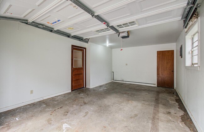 Building Photo - 1722 Front St