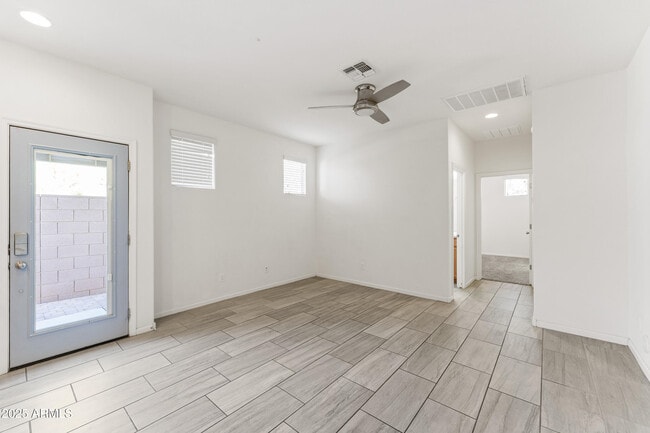 Building Photo - 3881 E Narrowleaf Dr