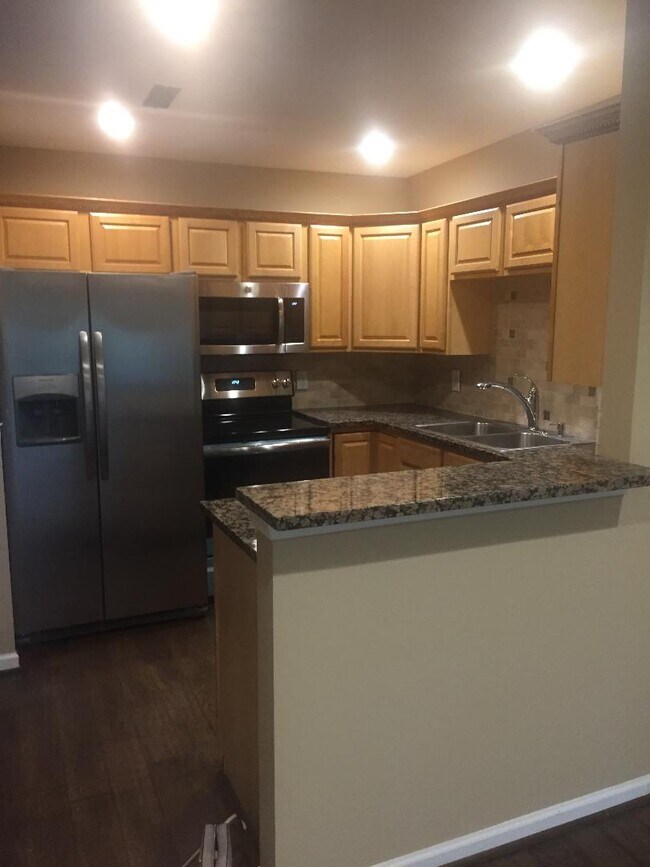 Building Photo - 3200 Rim Cove Dr