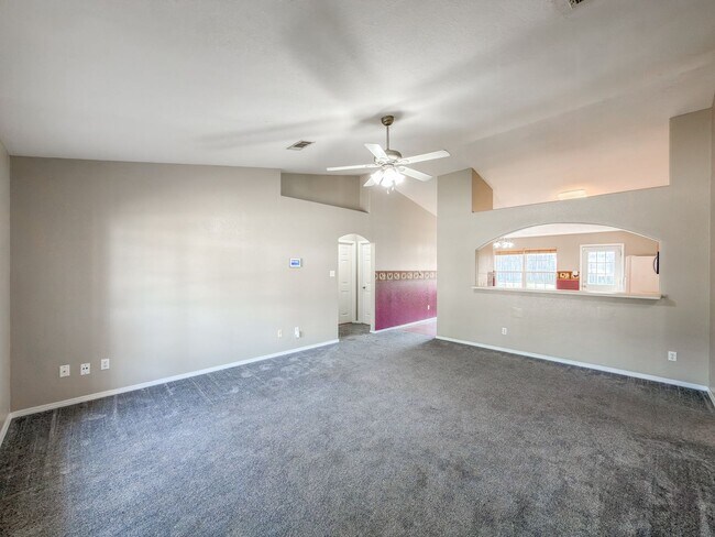 Building Photo - 604 Chateau Dr