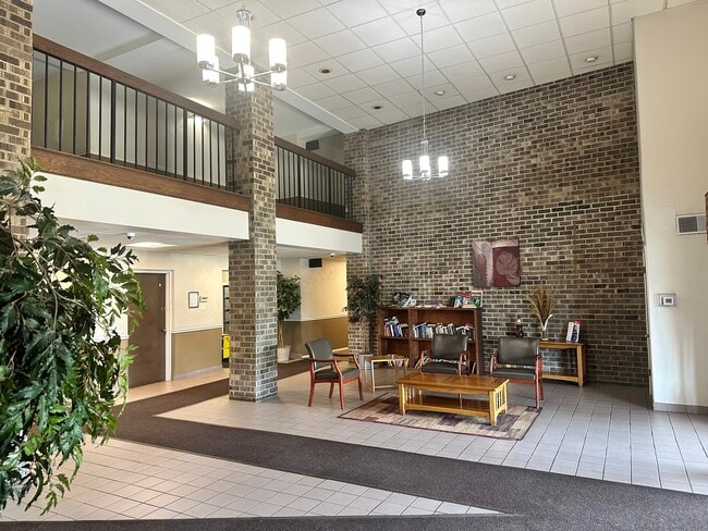 Building Photo - 1460 Fairlane Dr