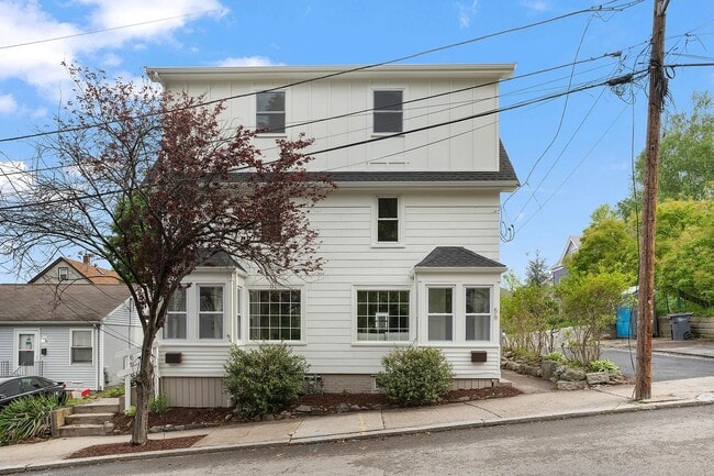 Building Photo - 54 Grand View St