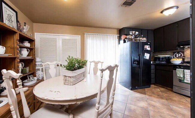 Building Photo - Beautiful one Bathroom unit in Fresno. Close to Fig Garden Village and River Park.