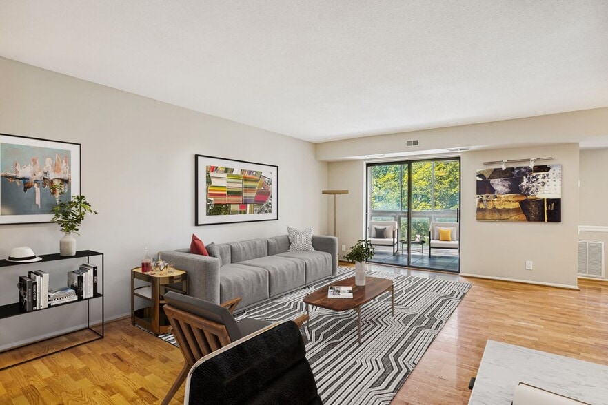 Building Photo - 8370 Greensboro Dr