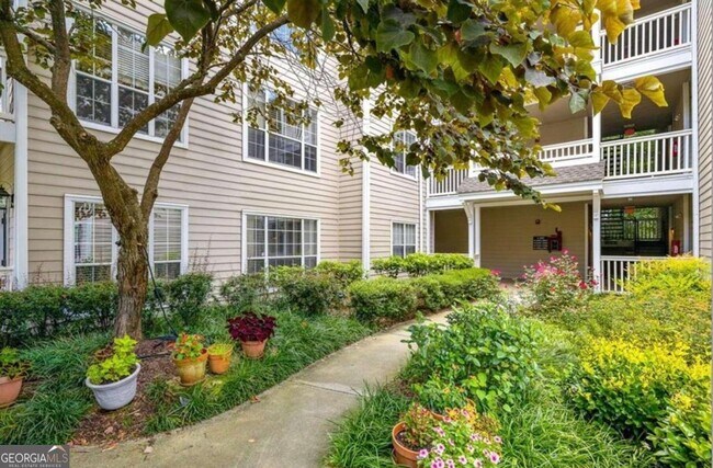 Primary Photo - 1250 Parkwood Cir SE