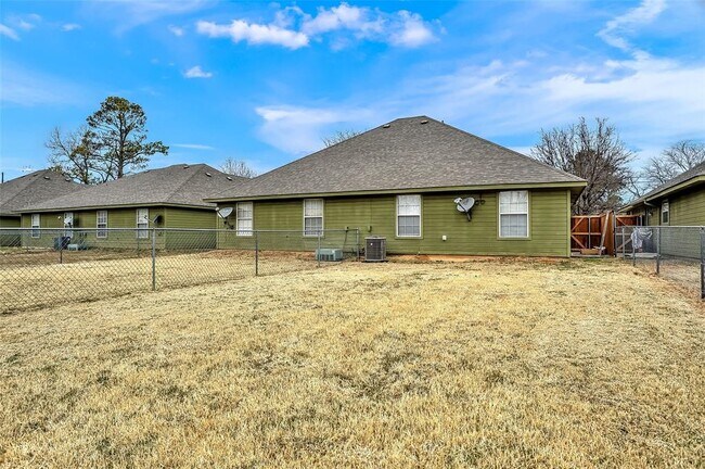 Building Photo - 1022 W Coffin St